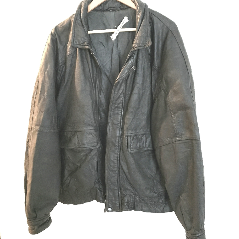Vintage Andrew Marc leather bomber jacket